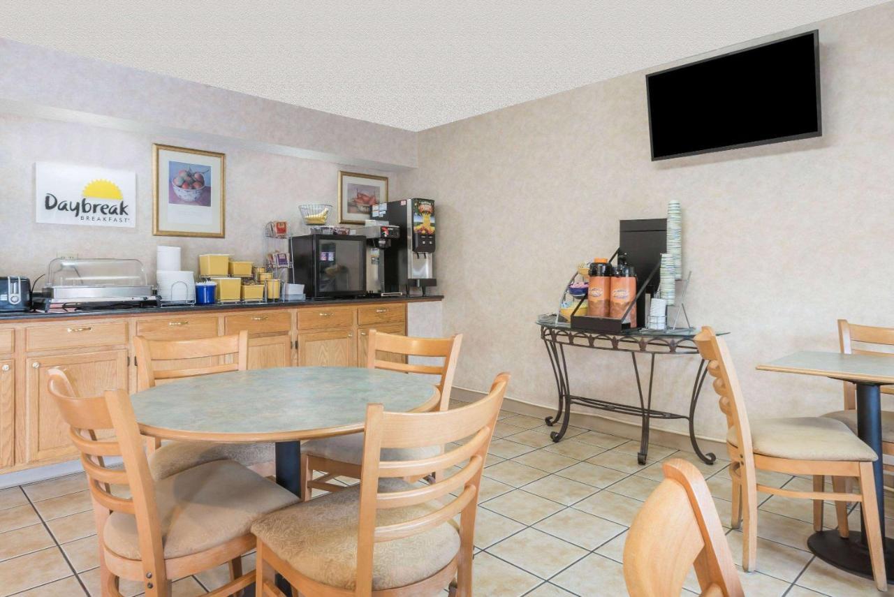 Days Inn By Wyndham Lenox Ma エクステリア 写真