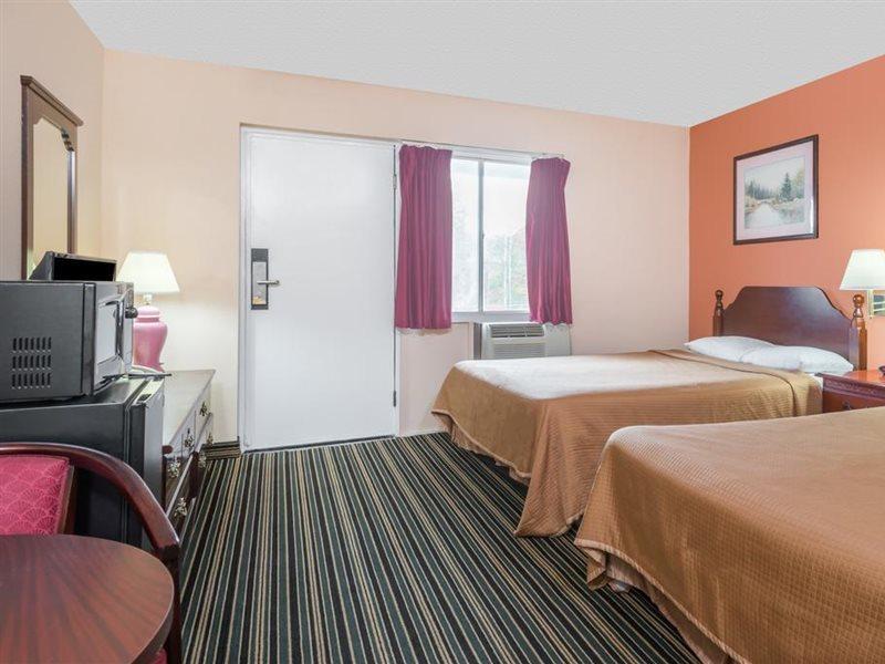 Days Inn By Wyndham Lenox Ma エクステリア 写真