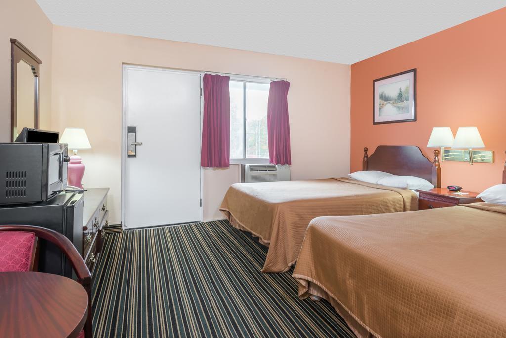 Days Inn By Wyndham Lenox Ma エクステリア 写真