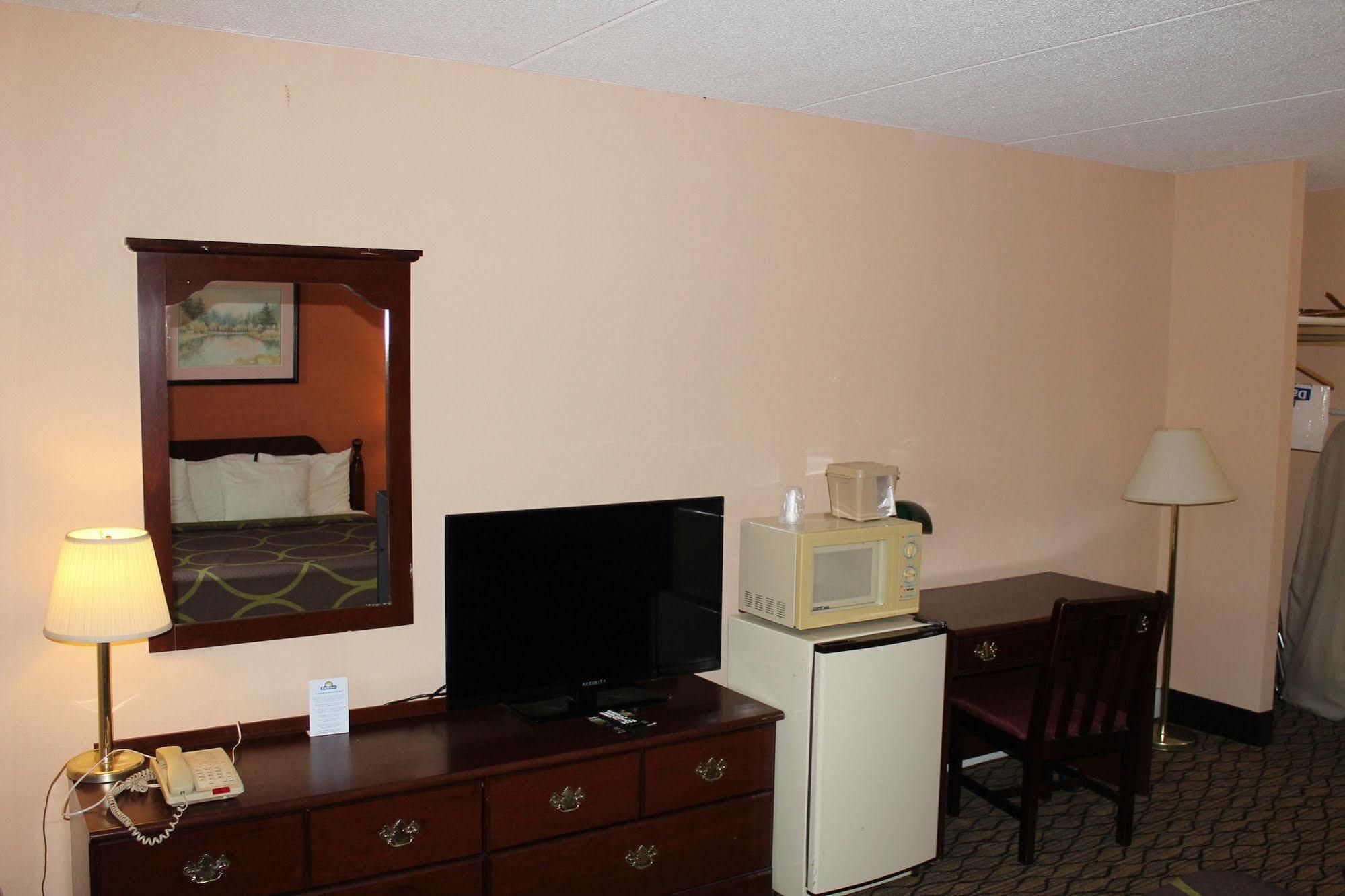 Days Inn By Wyndham Lenox Ma エクステリア 写真