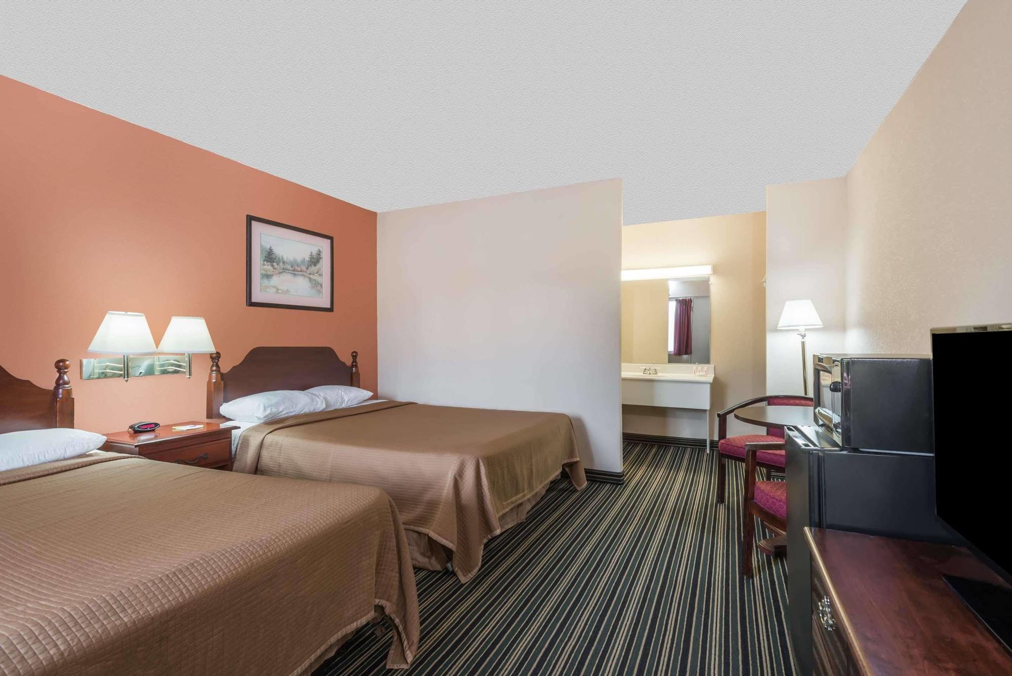 Days Inn By Wyndham Lenox Ma エクステリア 写真