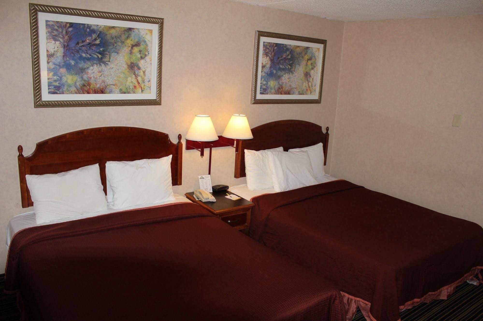 Days Inn By Wyndham Lenox Ma エクステリア 写真