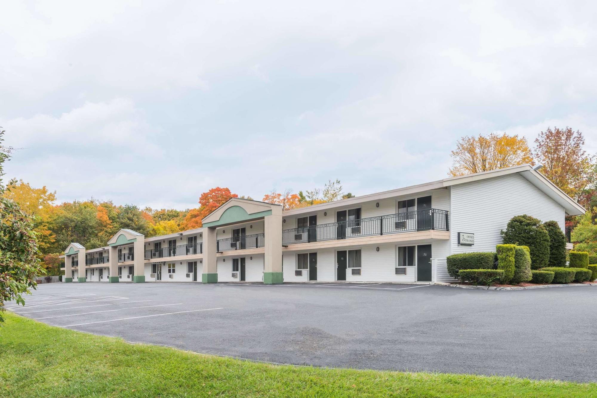 Days Inn By Wyndham Lenox Ma エクステリア 写真