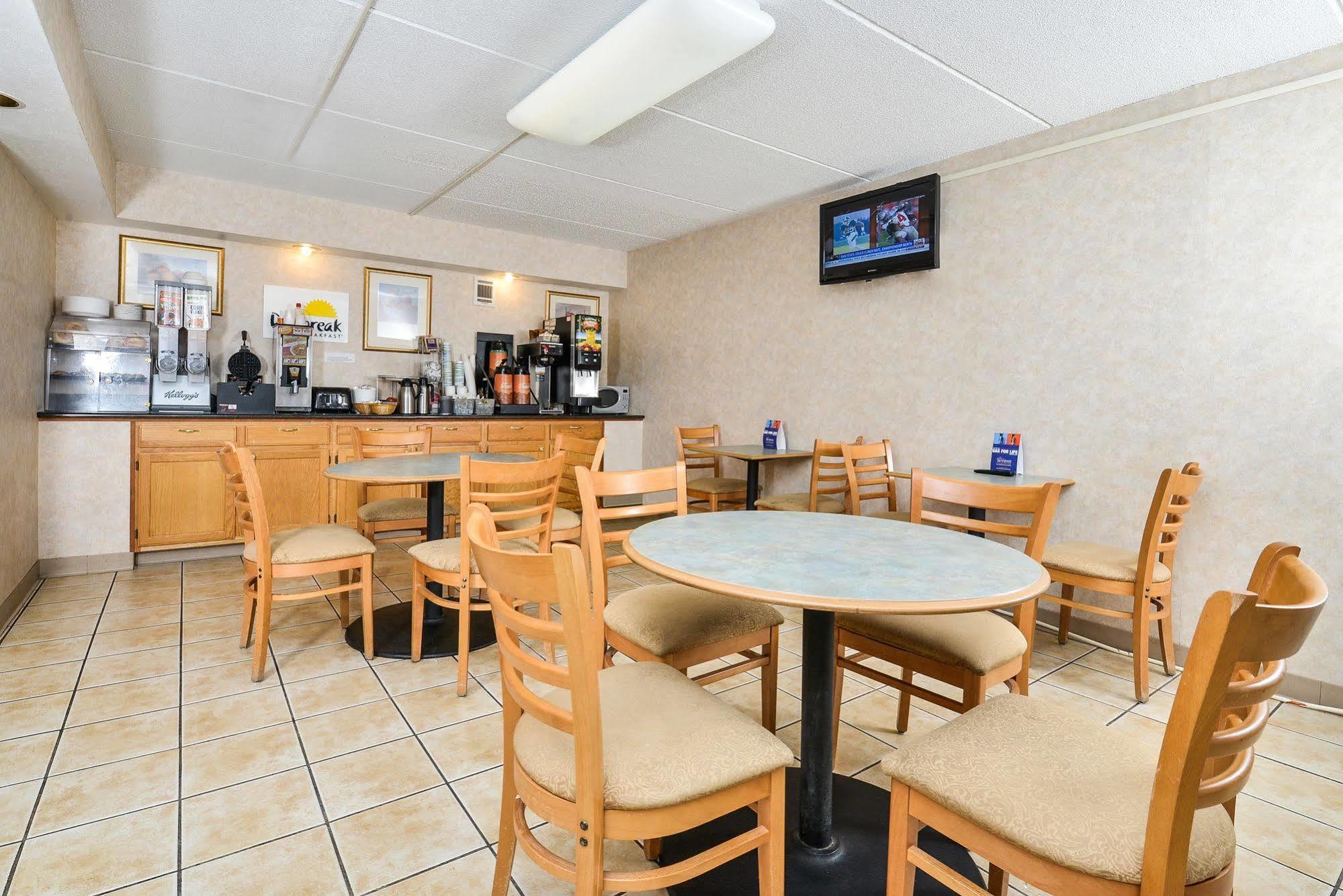 Days Inn By Wyndham Lenox Ma エクステリア 写真