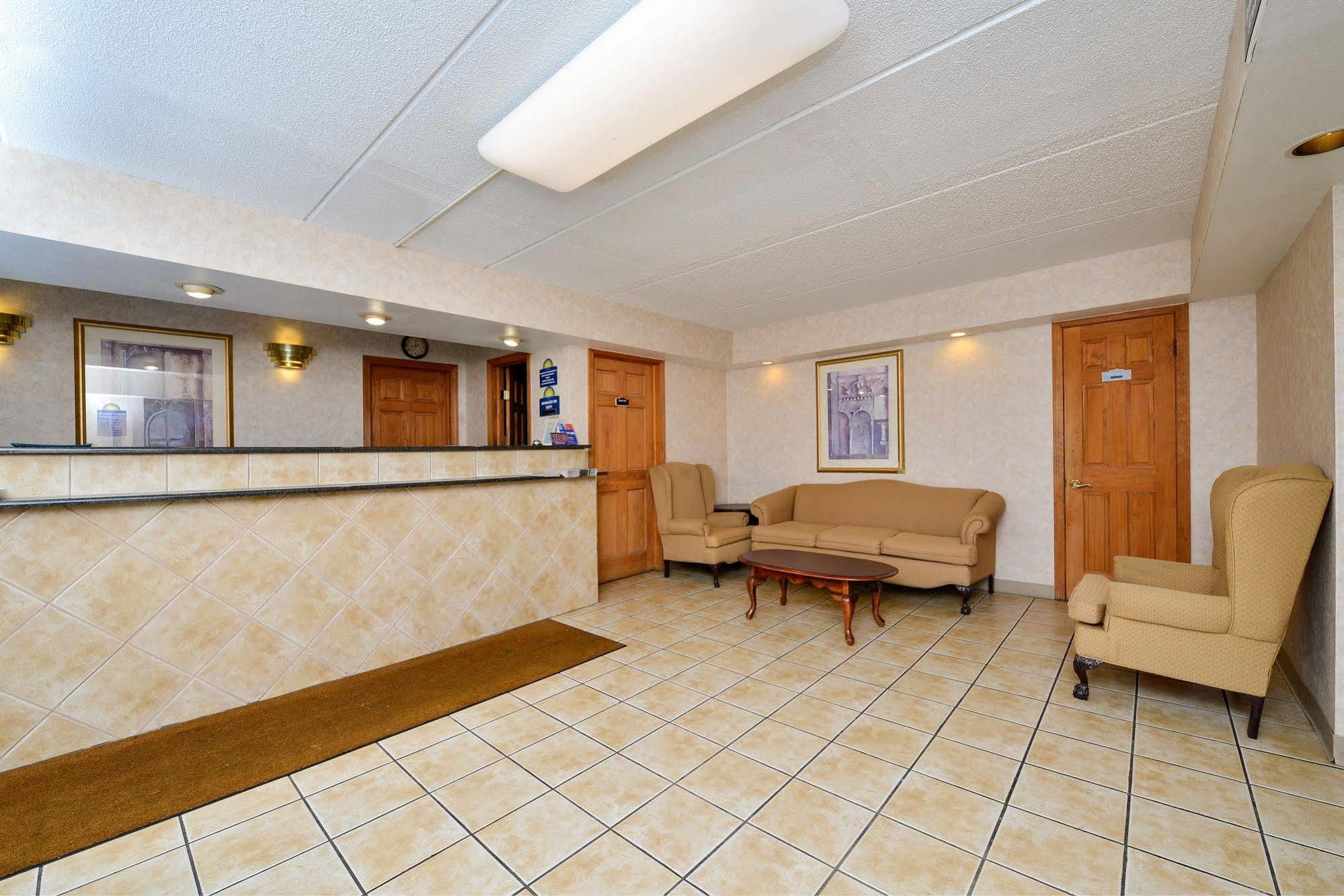 Days Inn By Wyndham Lenox Ma エクステリア 写真