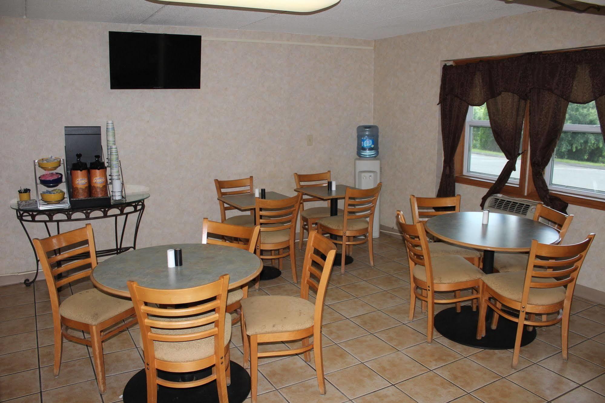 Days Inn By Wyndham Lenox Ma エクステリア 写真