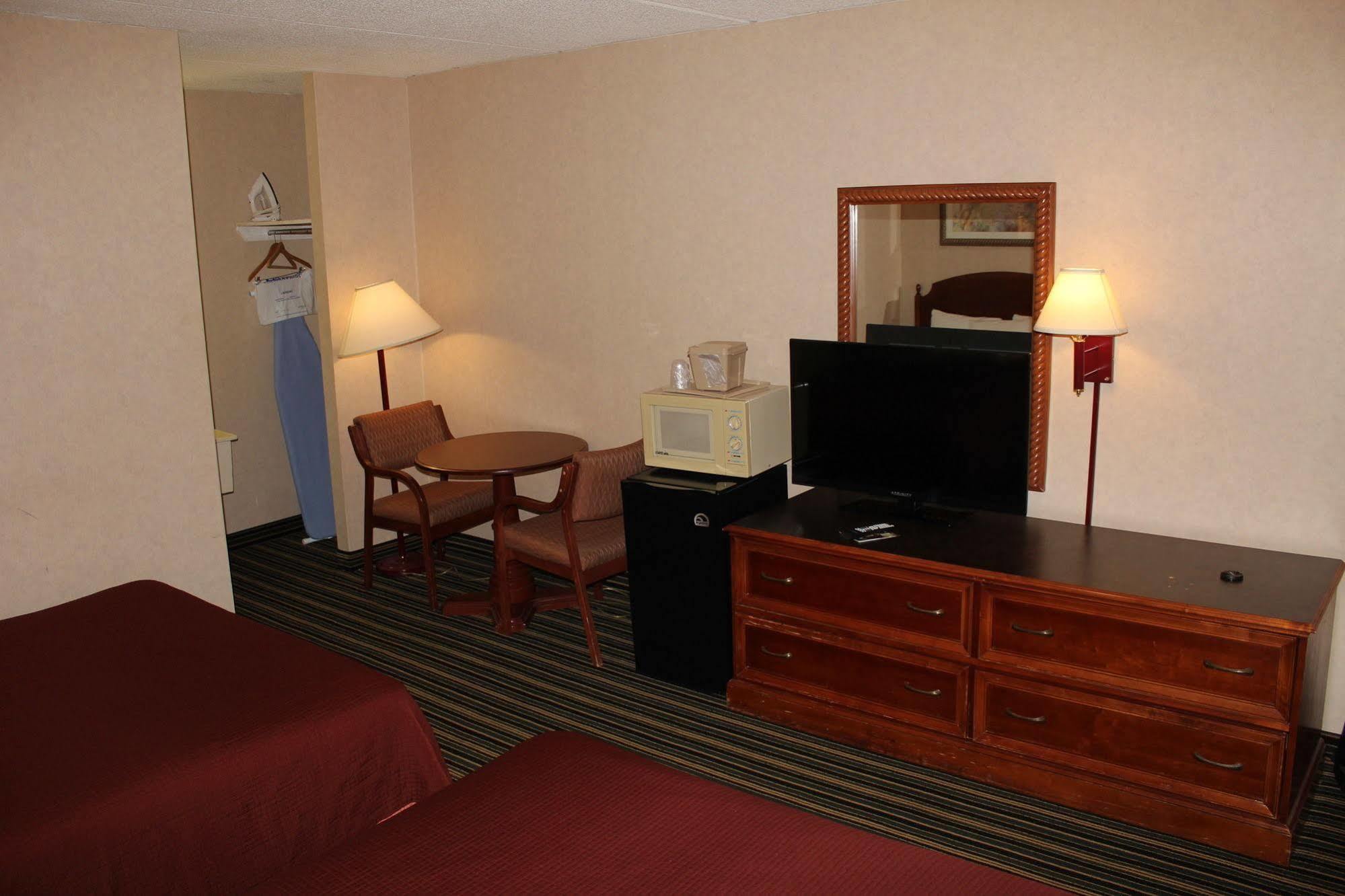 Days Inn By Wyndham Lenox Ma エクステリア 写真